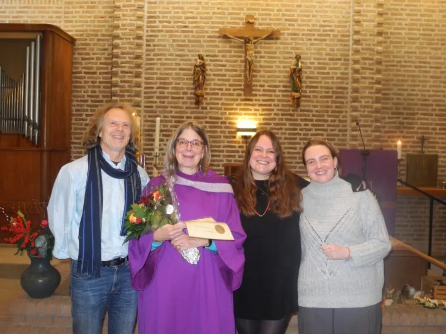Nelleke Spiljard met man en dochters