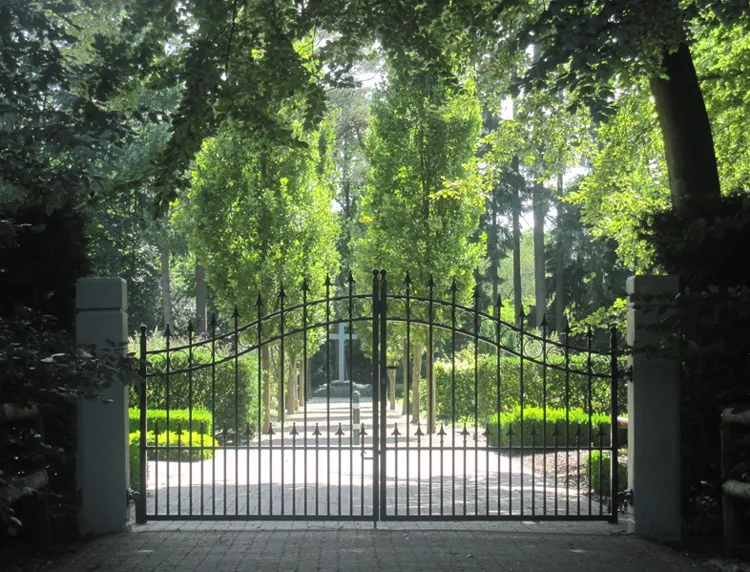 Begraafplaats Maarn St Therasia Ingang