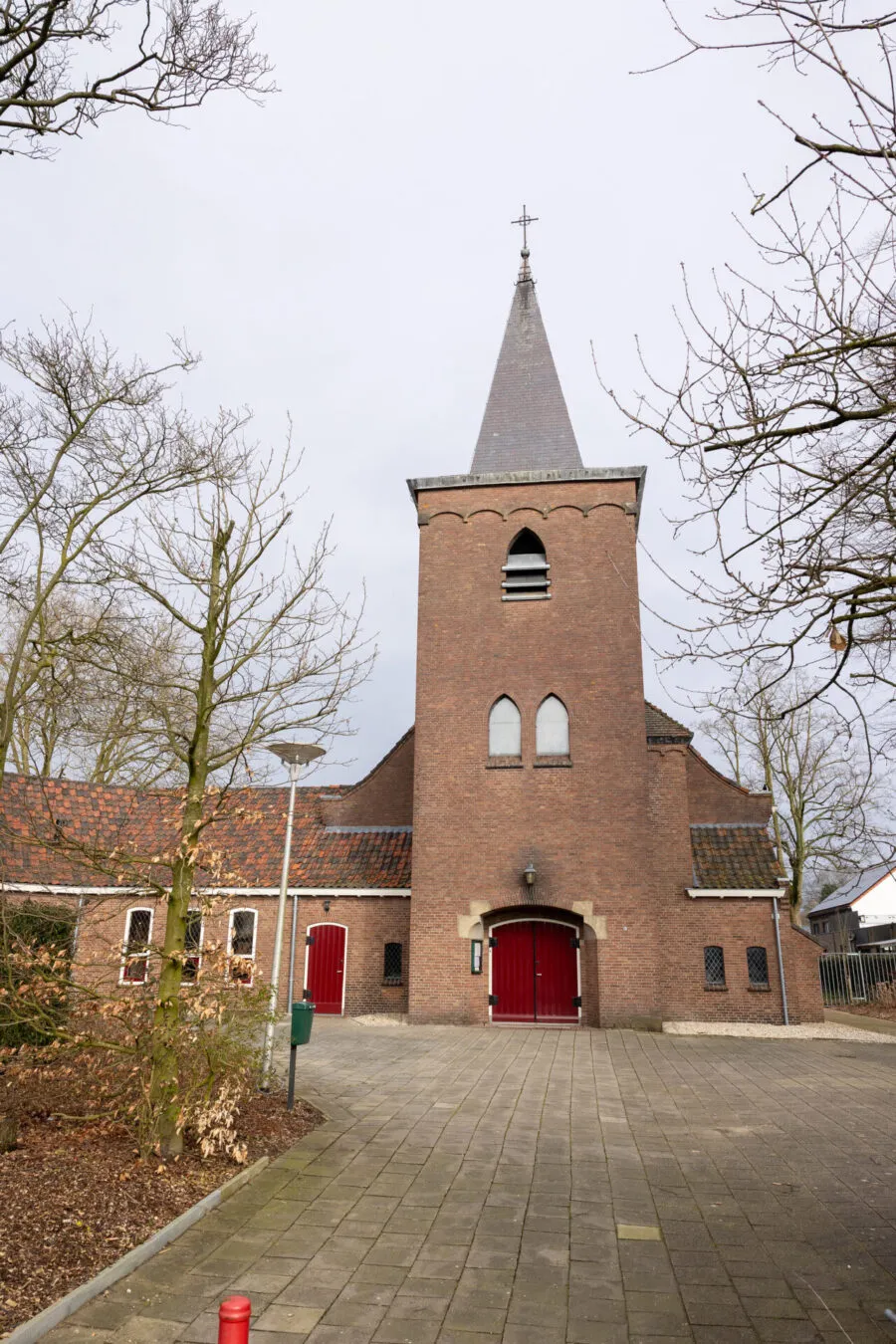 H Maria Zuivering Putten voorkant afstand