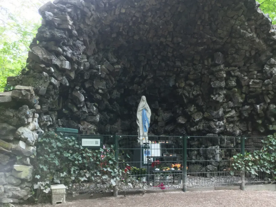 Lourdesgrot 2 foto Korien Bast webversie 1