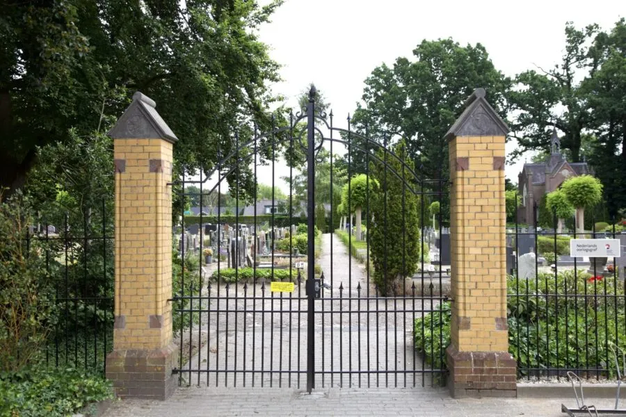 Begraafplaats Leusden toegangshek